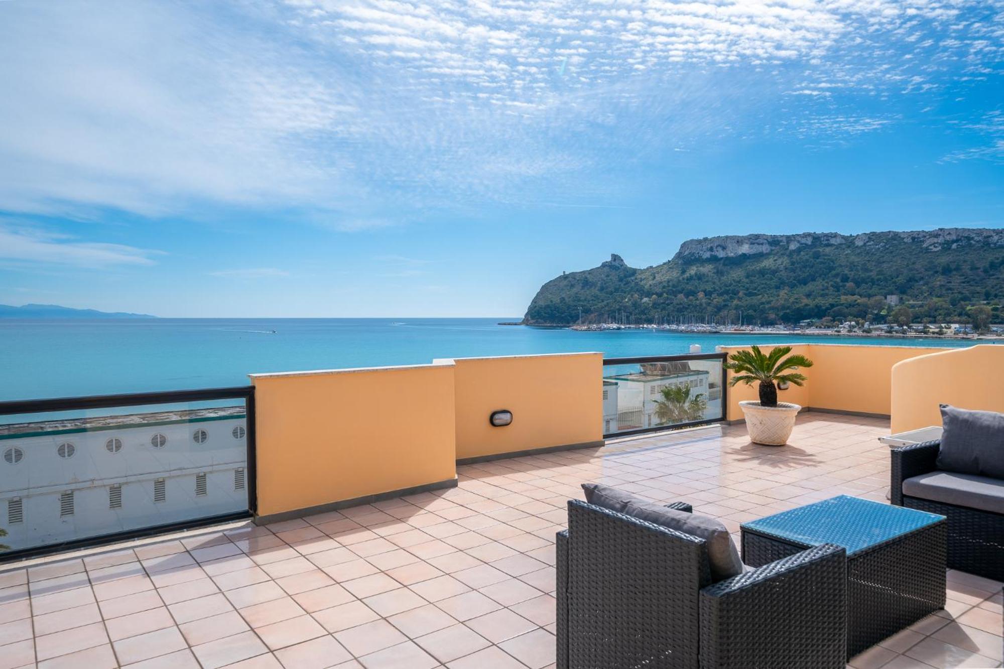 Attico Sul Poetto Apartment Cagliari Bagian luar foto